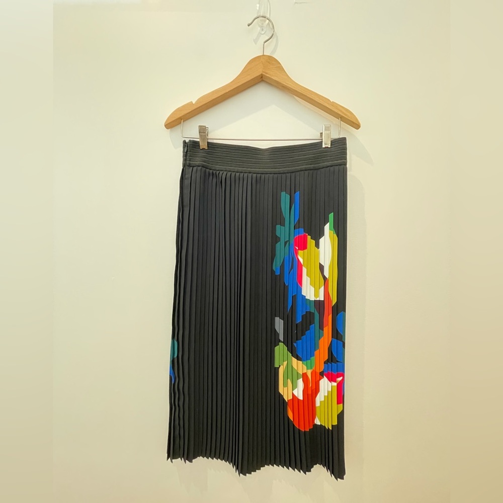 Lalipop Black Pleated Midi Skirt with Colorful Digital Print